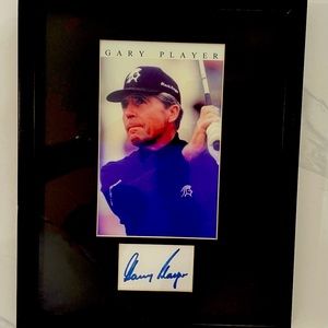 Beautiful framed photo and signature of Hall of Fame PGA golfer Gary Player.